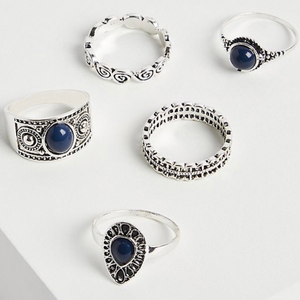 TORRID COCKTAIL RINGS SET OF 5 - SILVER TONE